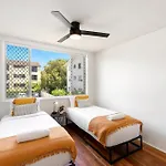 Beachfront Retreat At Burleigh, Breezy And Cosy