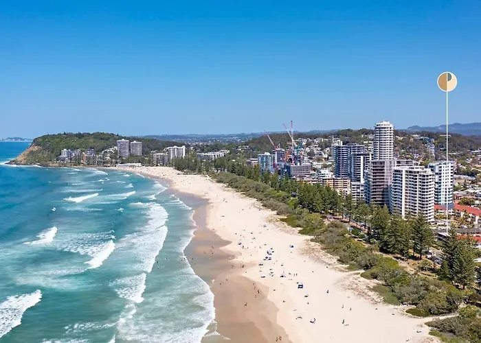 Beachfront Retreat At Burleigh, Breezy And Cosy