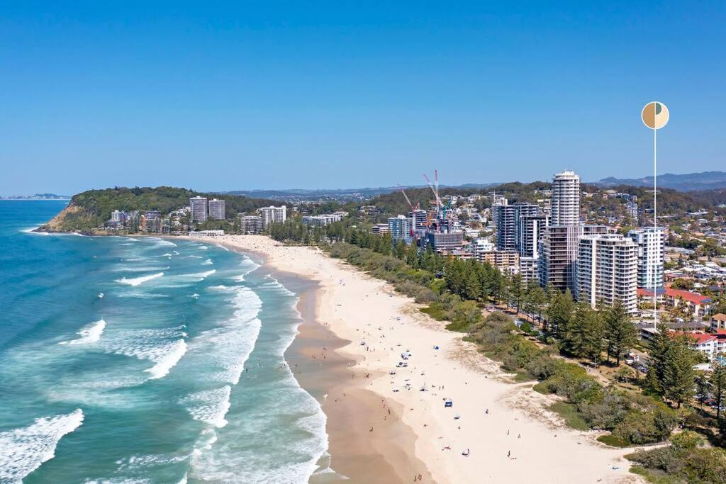 Apartment Beachfront Retreat At Burleigh, Breezy And Cosy Gold Coast