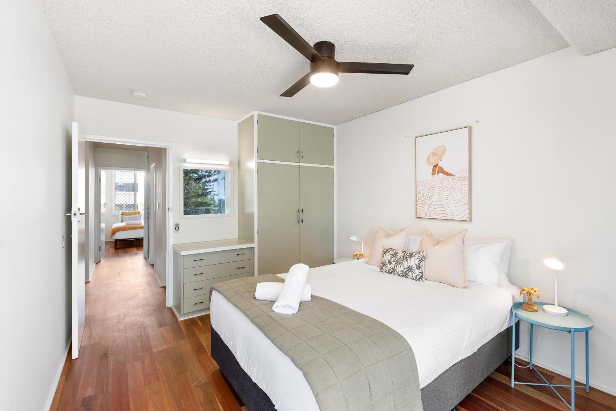Beachfront Retreat At Burleigh, Breezy And Cosy