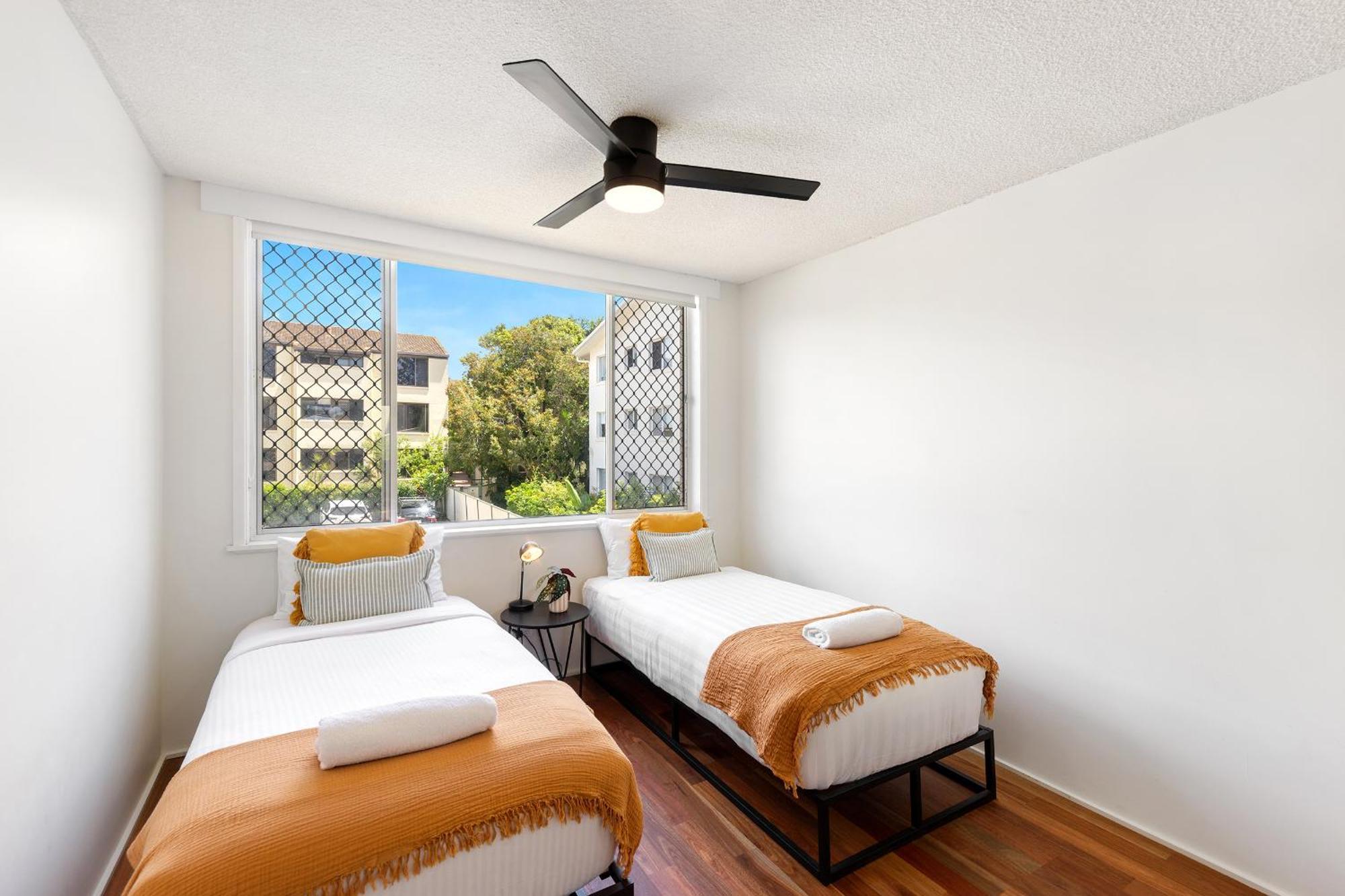 Apartment Beachfront Retreat At Burleigh, Breezy And Cosy *