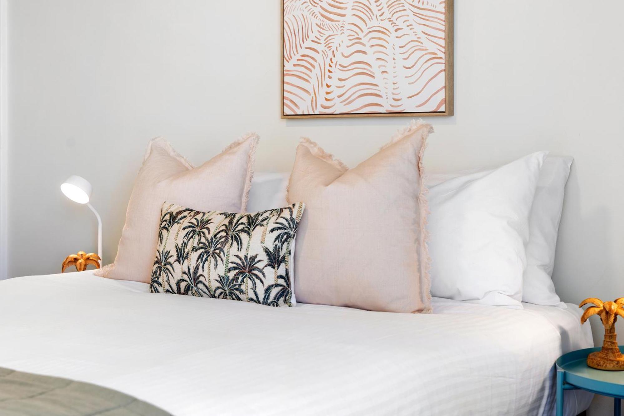 Apartment Beachfront Retreat At Burleigh, Breezy And Cosy Gold Coast