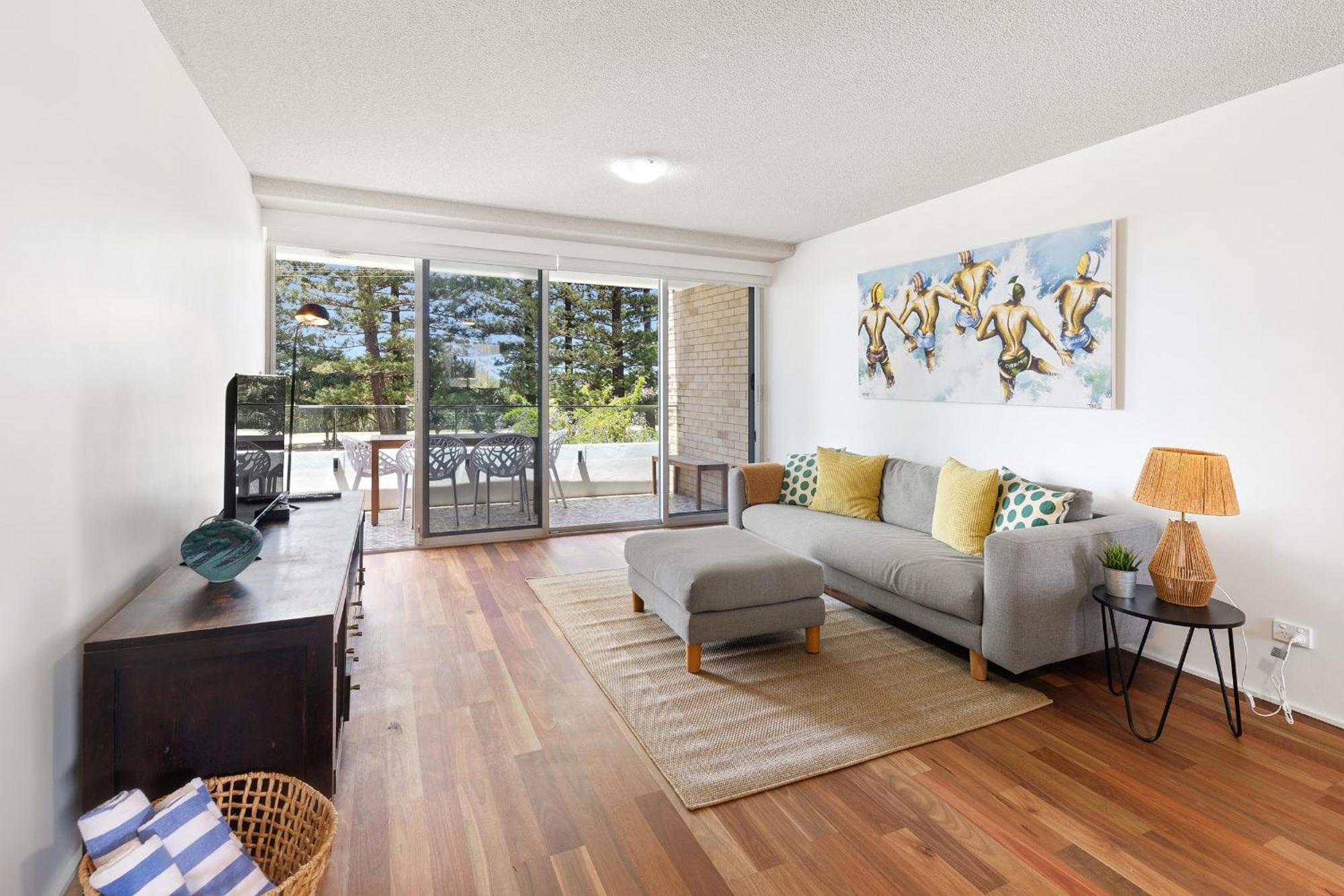 Beachfront Retreat At Burleigh, Breezy And Cosy * Gold Coast